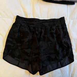 Lululemon🍋 track that mid-rise lined short 5”